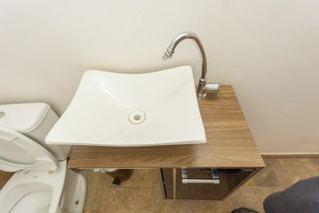 Lavabo de casa para alugar com 4 quartos, 270m² em Jardim Guarapiranga, São Paulo
