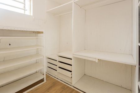 Casa para alugar com 270m², 4 quartos e 4 vagasCloset da suíte