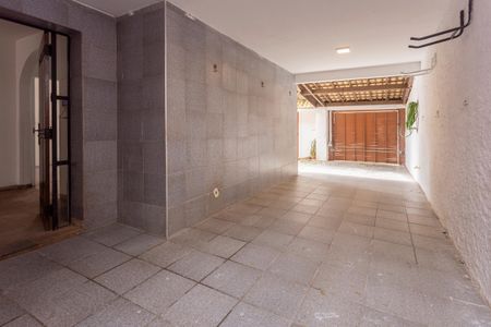 Garagem de casa para alugar com 4 quartos, 270m² em Jardim Guarapiranga, São Paulo