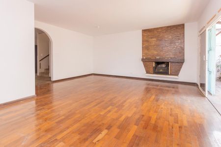 Casa para alugar com 270m², 4 quartos e 4 vagasSala