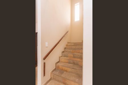 Casa para alugar com 270m², 4 quartos e 4 vagasEscada