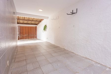 Garagem de casa para alugar com 4 quartos, 270m² em Jardim Guarapiranga, São Paulo