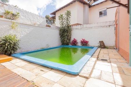 Casa para alugar com 270m², 4 quartos e 4 vagasPiscina