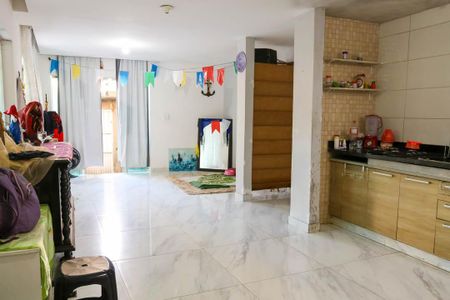 Casa à venda com 182m², 2 quartos e 2 vagas Casa à venda com 182m², 2 quartos e 2 vagasCozinha