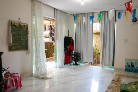 Sala de casa à venda com 2 quartos, 182m² em Pilares, Rio de Janeiro