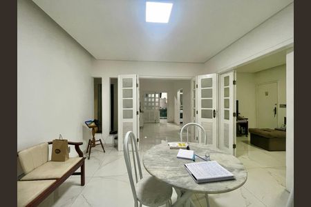 Apartamento à venda com 141m², 4 quartos e 2 vagas