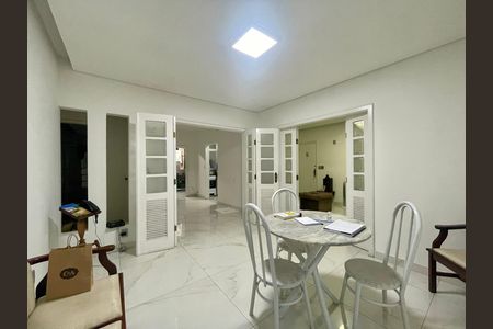 Apartamento à venda com 141m², 4 quartos e 2 vagas