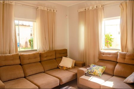 Casa à venda com 630m², 7 quartos e 8 vagas Casa à venda com 630m², 7 quartos e 8 vagasSala de TV