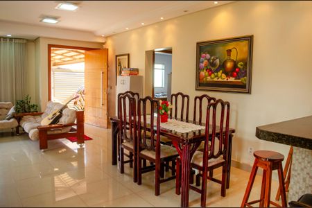 Sala de Jantar de casa à venda com 7 quartos, 630m² em Osvaldo Rosa, Goiânia
