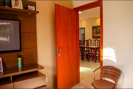 Casa à venda com 630m², 7 quartos e 8 vagas Casa à venda com 630m², 7 quartos e 8 vagasSala de TV