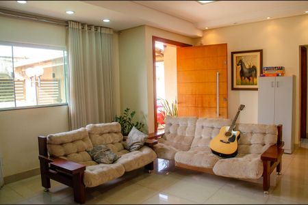 Casa à venda com 630m², 7 quartos e 8 vagas Casa à venda com 630m², 7 quartos e 8 vagasSala