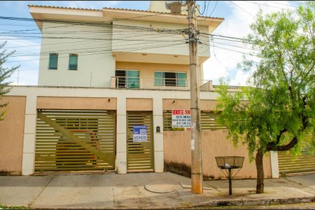 Fachada de casa à venda com 7 quartos, 630m² em Osvaldo Rosa, Goiânia