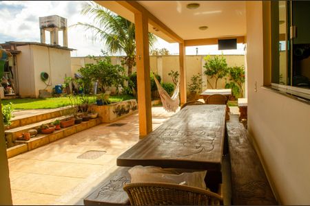 Casa à venda com 630m², 7 quartos e 8 vagas Casa à venda com 630m², 7 quartos e 8 vagasVaranda