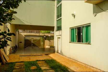 Casa à venda com 630m², 7 quartos e 8 vagas Casa à venda com 630m², 7 quartos e 8 vagasGaragem