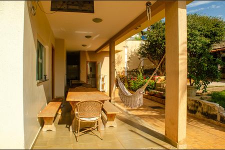 Varanda de casa à venda com 7 quartos, 630m² em Osvaldo Rosa, Goiânia