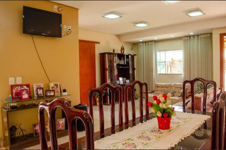 Casa à venda com 630m², 7 quartos e 8 vagas Casa à venda com 630m², 7 quartos e 8 vagasSala de Jantar