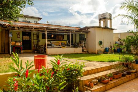 Quintal de casa à venda com 7 quartos, 630m² em Osvaldo Rosa, Goiânia