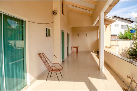 Casa à venda com 630m², 7 quartos e 8 vagas Casa à venda com 630m², 7 quartos e 8 vagasSacada da Suíte 2 e 3