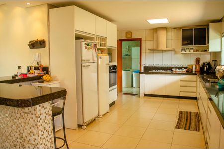Casa à venda com 630m², 7 quartos e 8 vagas Casa à venda com 630m², 7 quartos e 8 vagasCozinha
