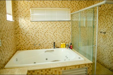 Casa à venda com 630m², 7 quartos e 8 vagas Casa à venda com 630m², 7 quartos e 8 vagasBanheiro da Suíte 4