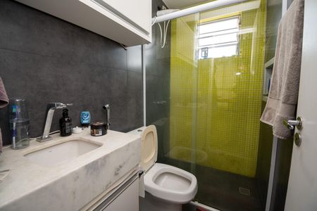 Banheiro de apartamento à venda com 2 quartos, 42m² em Sapucaias, Contagem