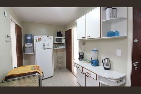 Cozinha de apartamento para alugar com 3 quartos, 109m² em Vila Nova, Cabo Frio