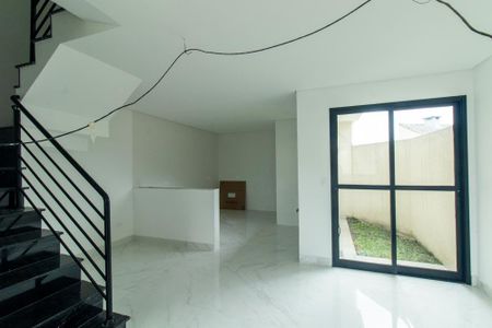 Casa à venda com 108m², 3 quartos e 2 vagas Casa à venda com 108m², 3 quartos e 2 vagasSala