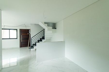 Casa à venda com 108m², 3 quartos e 2 vagas Casa à venda com 108m², 3 quartos e 2 vagasSala