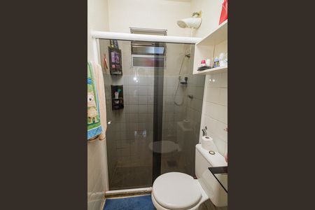 Banheiro de apartamento para alugar com 2 quartos, 50m² em Senador Vasconcelos, Rio de Janeiro