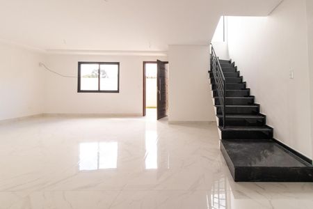 Sala de casa de condomínio à venda com 3 quartos, 139m² em Uberaba, Curitiba