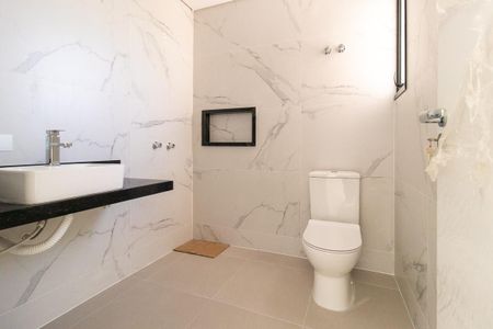 Casa de condomínio à venda com 139m², 3 quartos e 2 vagas Casa de condomínio à venda com 139m², 3 quartos e 2 vagasBanheiro da Suíte