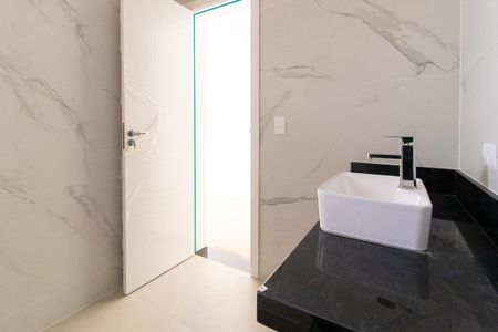 Casa de condomínio à venda com 139m², 3 quartos e 2 vagas Casa de condomínio à venda com 139m², 3 quartos e 2 vagasBanheiro da Suíte