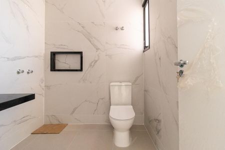 Casa de condomínio à venda com 139m², 3 quartos e 2 vagas Casa de condomínio à venda com 139m², 3 quartos e 2 vagasBanheiro da Suíte
