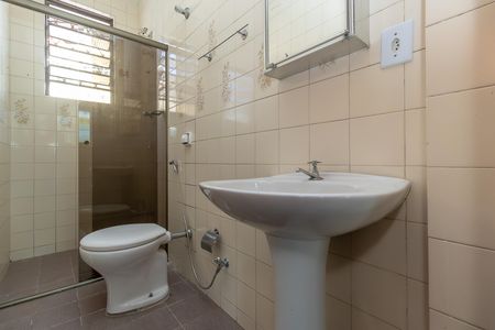 Banheiro de casa de condomínio à venda com 2 quartos, 66m² em Dona Clara, Belo Horizonte