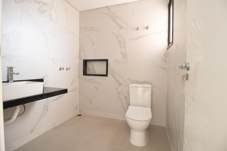 Casa de condomínio à venda com 139m², 3 quartos e 2 vagas Casa de condomínio à venda com 139m², 3 quartos e 2 vagasBanheiro da Suíte