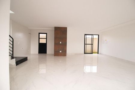 Casa de condomínio à venda com 139m², 3 quartos e 2 vagas Casa de condomínio à venda com 139m², 3 quartos e 2 vagasSala