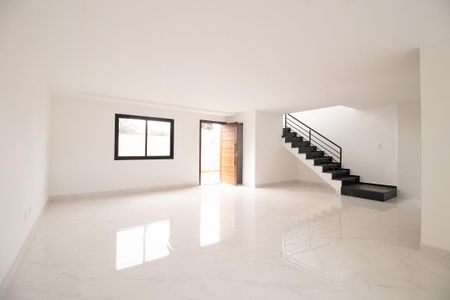 Casa de condomínio à venda com 139m², 3 quartos e 2 vagas Casa de condomínio à venda com 139m², 3 quartos e 2 vagasSala