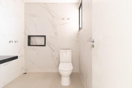 Casa de condomínio à venda com 139m², 3 quartos e 2 vagas Casa de condomínio à venda com 139m², 3 quartos e 2 vagasBanheiro da Suíte