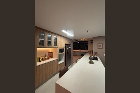 Casa de condomínio à venda com 356m², 4 quartos e 4 vagas Casa de condomínio à venda com 356m², 4 quartos e 4 vagasFoto 02