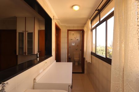 Apartamento à venda com 109m², 3 quartos e 1 vagaÁrea de Serviço
