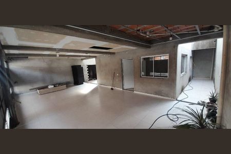 Casa à venda com 210m², 4 quartos e 4 vagas