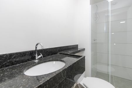 Banheiro de apartamento para alugar com 2 quartos, 38m² em Jardim Aeroporto, São Paulo