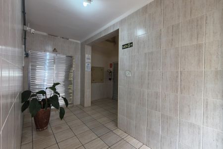 Hall de entrada de apartamento para alugar com 1 quarto, 50m² em Canto do Forte, Praia Grande