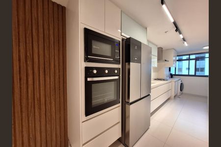 Apartamento para alugar com 137m², 3 quartos e 2 vagas