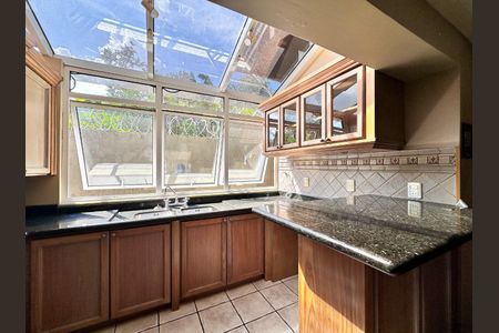Casa de condomínio à venda com 206m², 4 quartos e 2 vagas
