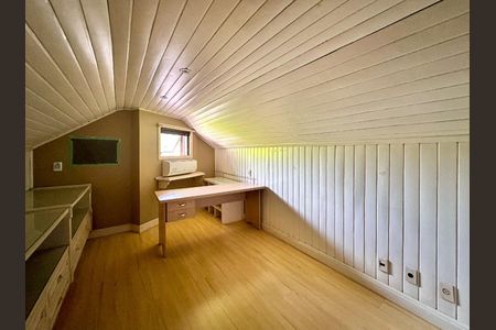 Casa de condomínio à venda com 206m², 4 quartos e 2 vagas