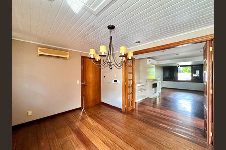 Casa de condomínio à venda com 206m², 4 quartos e 2 vagas