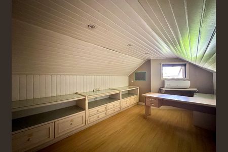 Casa de condomínio à venda com 206m², 4 quartos e 2 vagas