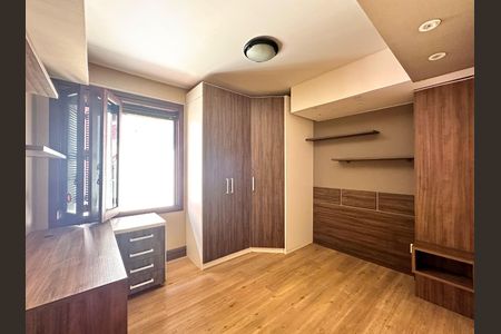 Casa de condomínio à venda com 206m², 4 quartos e 2 vagas