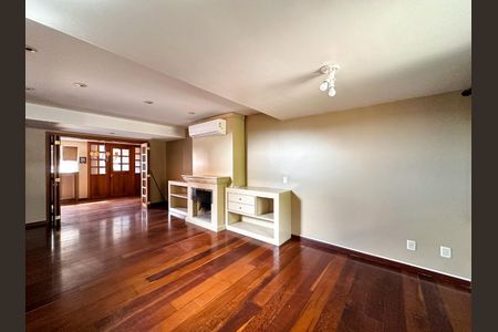 Casa de condomínio à venda com 206m², 4 quartos e 2 vagas